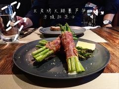木炭烤火腿裹芦笋方提拉芝士-Carbon莫卡哆·意大利复古集市餐厅(杭州大厦店)
