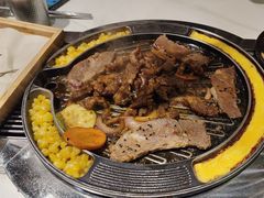 -山野的朋友露营炭火烤肉