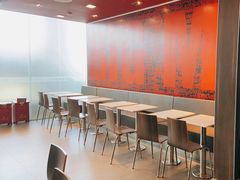 用餐区-麦当劳(深圳北站高铁店)