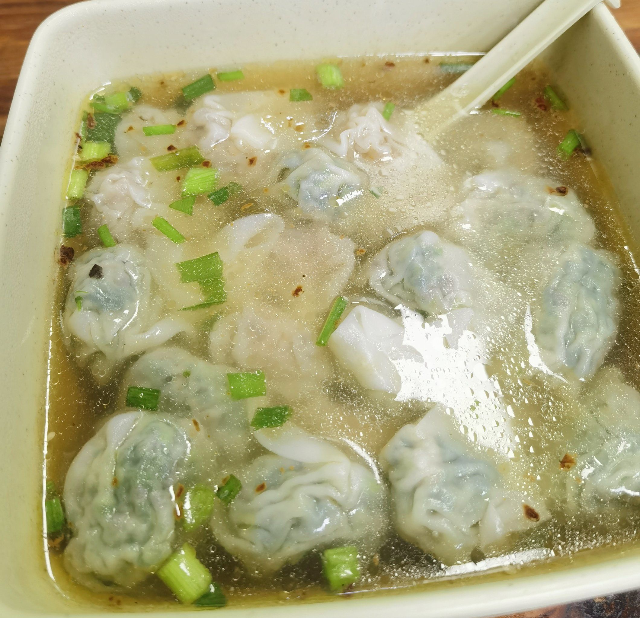 皮薄馅大的老上海馄饨,才9.9一碗.
