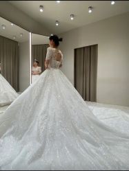 -Renee芮亦婚纱(原丽莎)