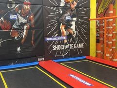 -爱蹦iBOON蹦床运动馆(江汉店)