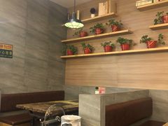 卡座-黄记煌三汁焖锅(名泉广场店)