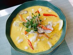 花开酸汤鱼虾跳(中份)-蜜桃花开·中西融合菜E&W(南长街店)