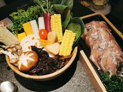-湊湊火锅·茶憩(杭州湖滨银泰in77店)