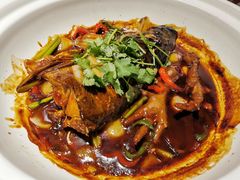 凤爪焗鱼头-周家二小姐的菜(西津渡店)