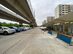 -佘山地铁站-停车场