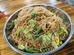 炒粉-大眼强五杯鹅·桑拿鸡煲