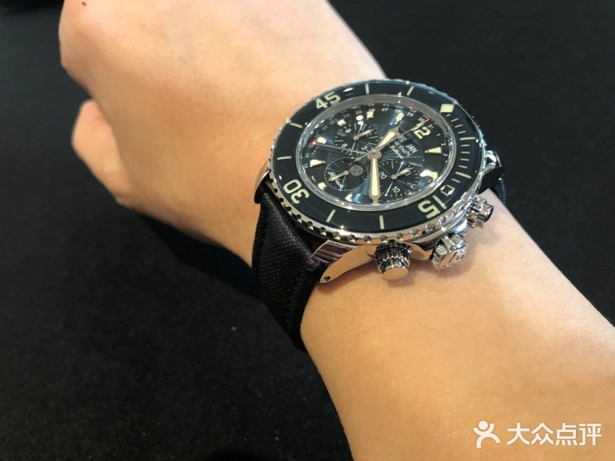 解毒宝珀五十噚系列月相表