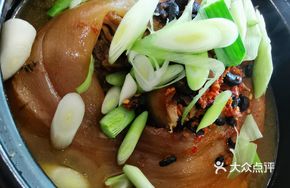 Steamed Pork Shank in Clay Pot
