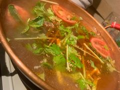 昆明寻甸酸菜牛肉火锅-云边嬢嬢·云南野料现摏火锅