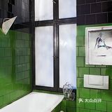 这所公寓自信沉着，性感神秘是这个家的特点，在整个暗色