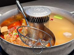 招牌牛腩鸳鸯锅-左庭右院鲜牛肉火锅(浦江欢乐颂店)