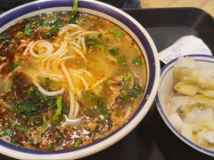 -云阿蛮云南生烫牛肉米线(奉贤路店)