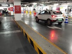 -虹桥火车站-停车场