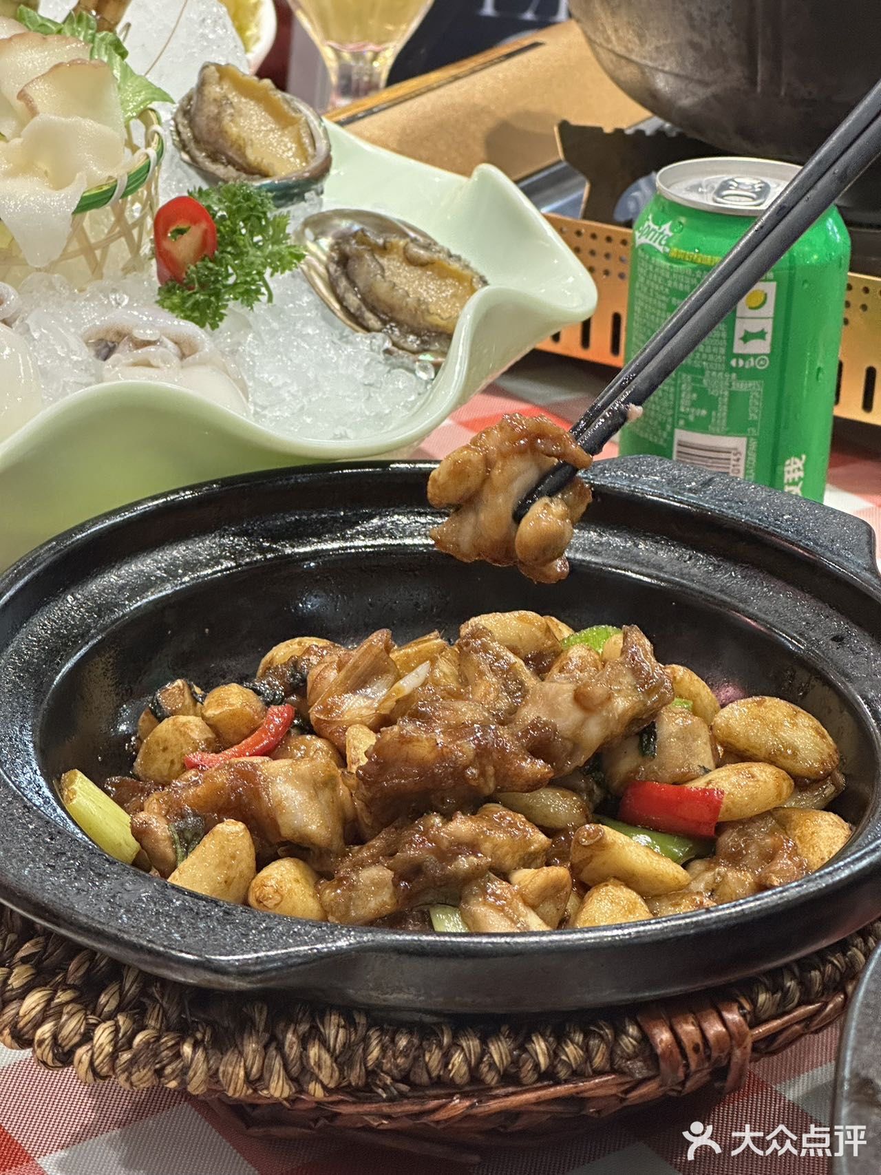 他家的醉鸡煲绝对是不可错过的，花雕的酒香味迷人