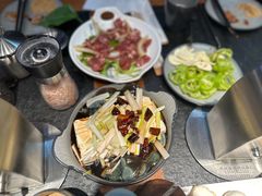 -七甲山烤肉(长白山奇石山珍根艺一条街店)