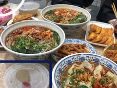 -爆炸头阿姨小四川正宗川味小吃(无任何分店)