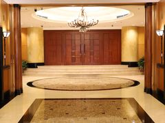 -深圳富苑皇冠假日套房酒店