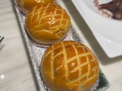 酥皮水牛奶菠萝包-陶陶居酒家(新天地店)