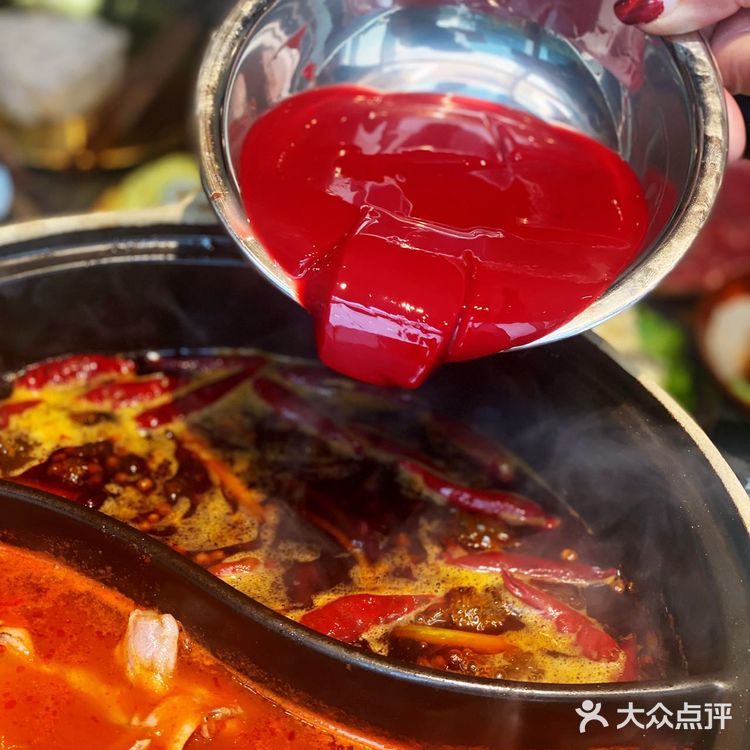 魔都探店｜火爆全网的郭铁柱泥炉老火锅他来了！