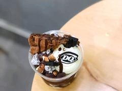 巧克力配蛋糕华夫脆-DQ·蛋糕·冰淇淋(金牛万达店)