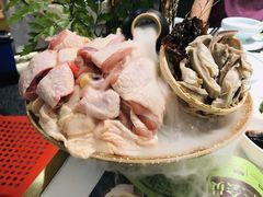 -洪氏嗨捞·猪肚鸡火锅(阳光天地店)