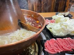 -果松木炭酸菜铜火锅·外婆参鸡汤