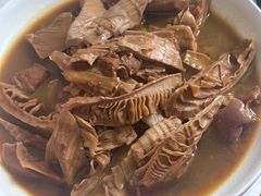 笋干烧肉-天乐农家鱼头王(天目湖店)