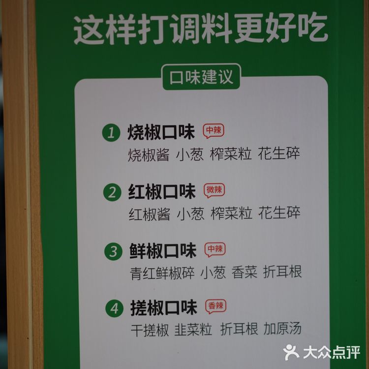 驴肉全身都是宝，从头道尾都应该品尝一遍。吃驴肉要先喝汤