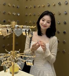 -变画·发型STUDIO