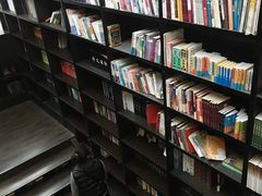 -钟书阁(松江泰晤士小镇店)