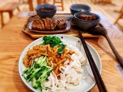 麻酱肉臊子拌粉-小满手工粉(上海文峰广场店)