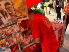 -詹爷爷乌节路街头冰淇淋