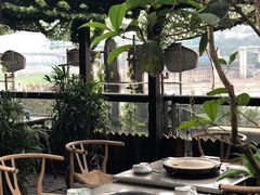 -冰冰龙虾·江湖菜·花园江景餐厅