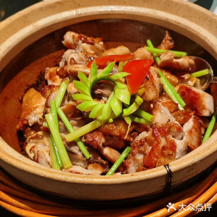 第一次来总体感觉可以！菜品摆盘还算精致，辣酒浸花螺感