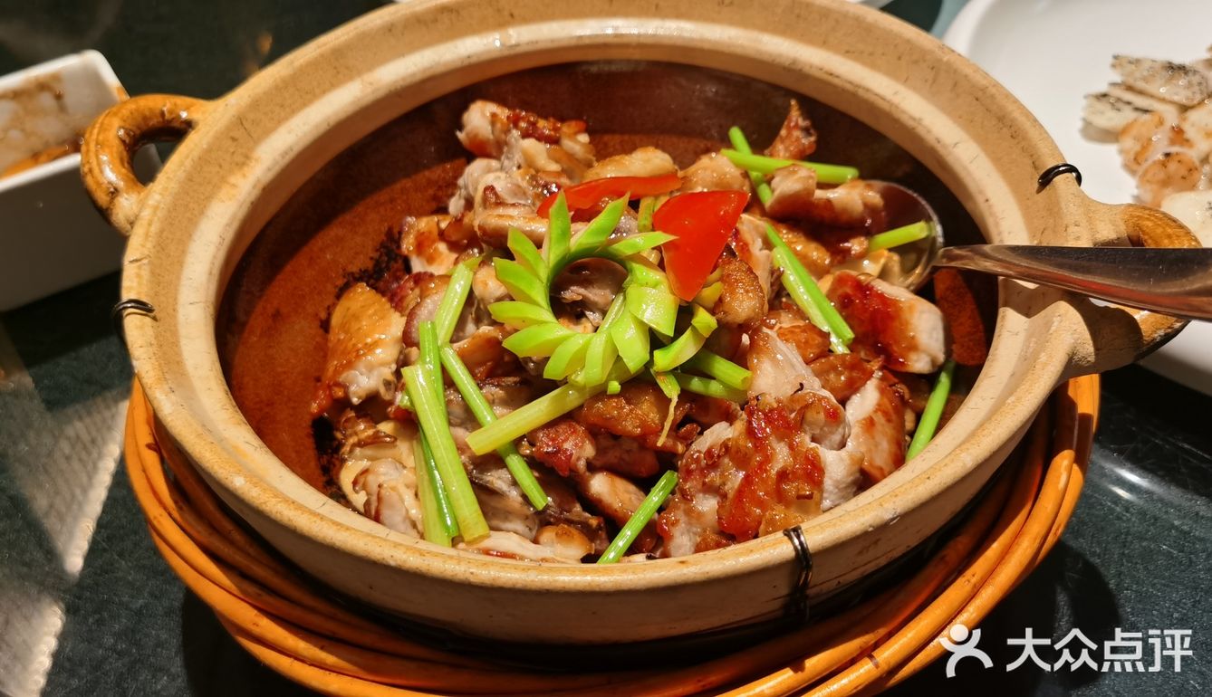 第一次来总体感觉可以！菜品摆盘还算精致，辣酒浸花螺感