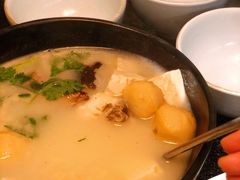 新鲜鱼头豆腐汤-来龙里 精致 东南亚餐室(万象城店)