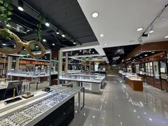 -现代眼镜批发城(威海路店)