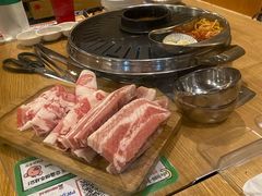 -江南猪肉商会无限续吃(弘大店)