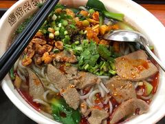 -爆炸头阿姨小四川正宗川味小吃(无任何分店)