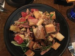 烟熏鸡肉面包沙拉-TiKi餐厅酒吧