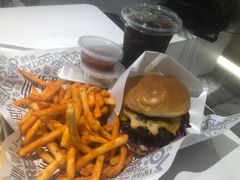 -TRIPS BURGER(大钟寺店)