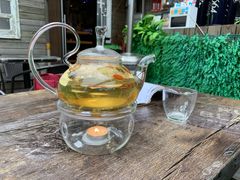 -layback cafe & bar