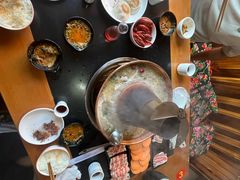 -果松木炭酸菜铜火锅·外婆参鸡汤