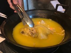 浓厚原只鸡煲花胶汤-鲜入围煮花胶鸡海鲜火锅