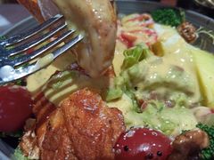 秘制鸡肉芒果牛油果沙拉-魏斯理汉堡(西安沣东吾悦店)