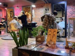 -青木造型HAIR·あおき髪を刈る潮人店