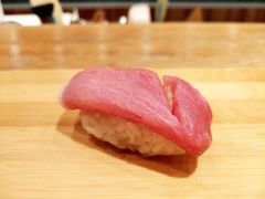 蓝鳍金枪鱼大腩手握寿司-泉寿司(万科公园店)