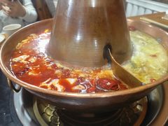 -果松木炭酸菜铜火锅·外婆参鸡汤